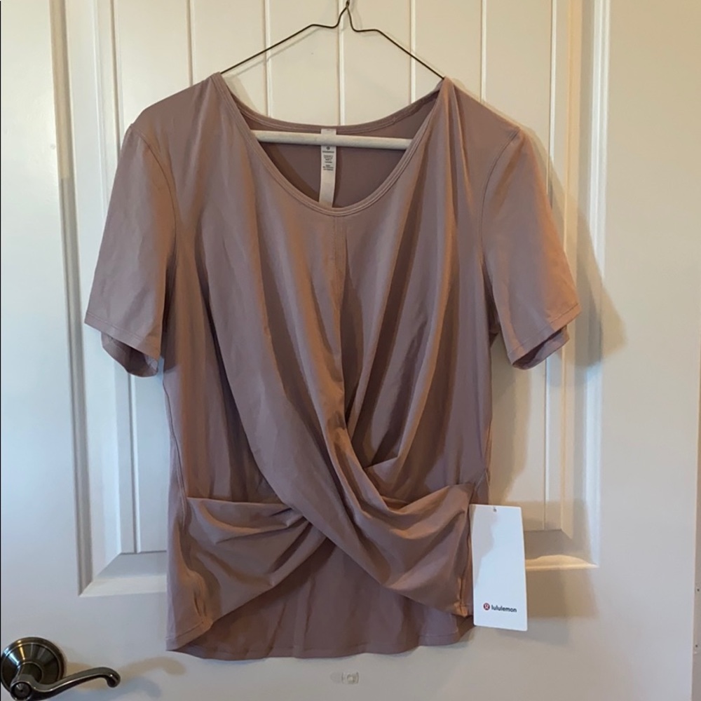 Lululemon “Do the Daily” shirt